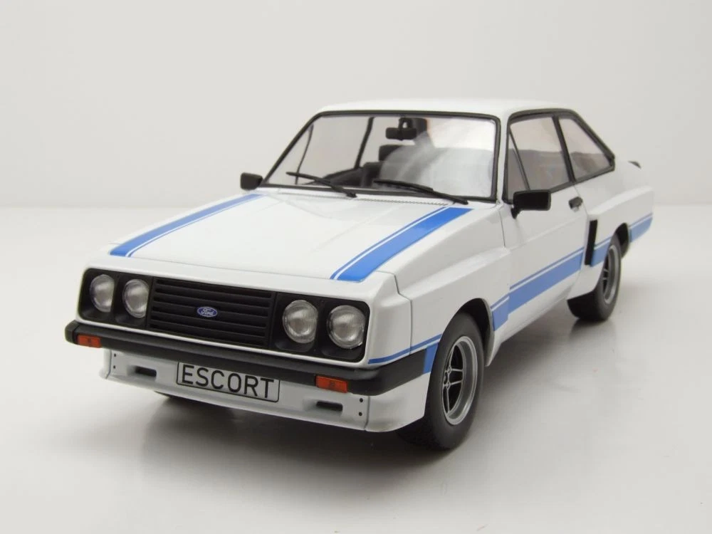 Voiture sportive FORD Escort MK II RS1800 de 1977 de couleur blanche