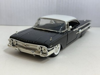 ミニカー 1960 CHEVROLET IMPALA 1/24 JADA SHOWROOM FLOOR 1960 CHEVY IMPALA BLACK 1:24 DIECAST MODEL CAR