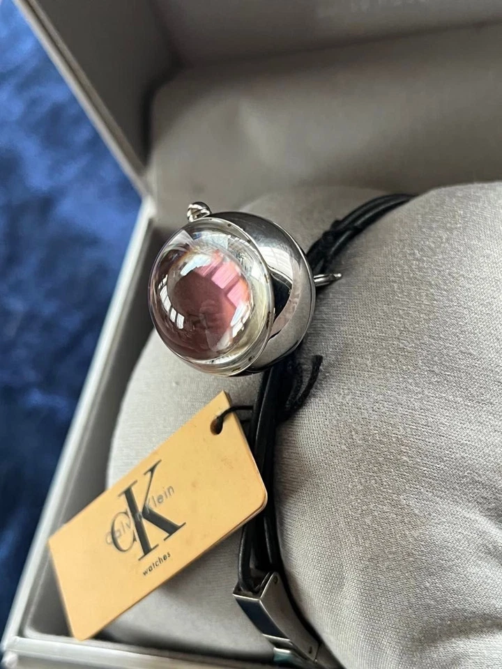Calvin Klein CK K2323540 Relógio Berloque Pingente Bola de Vidro Feminino Novo Com Etiqueta e Caixa - Imagem 3 de 4