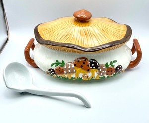 Vintage Arnel's Merry Mushroom Soup Tureen Caserole Dish with lid & ladle