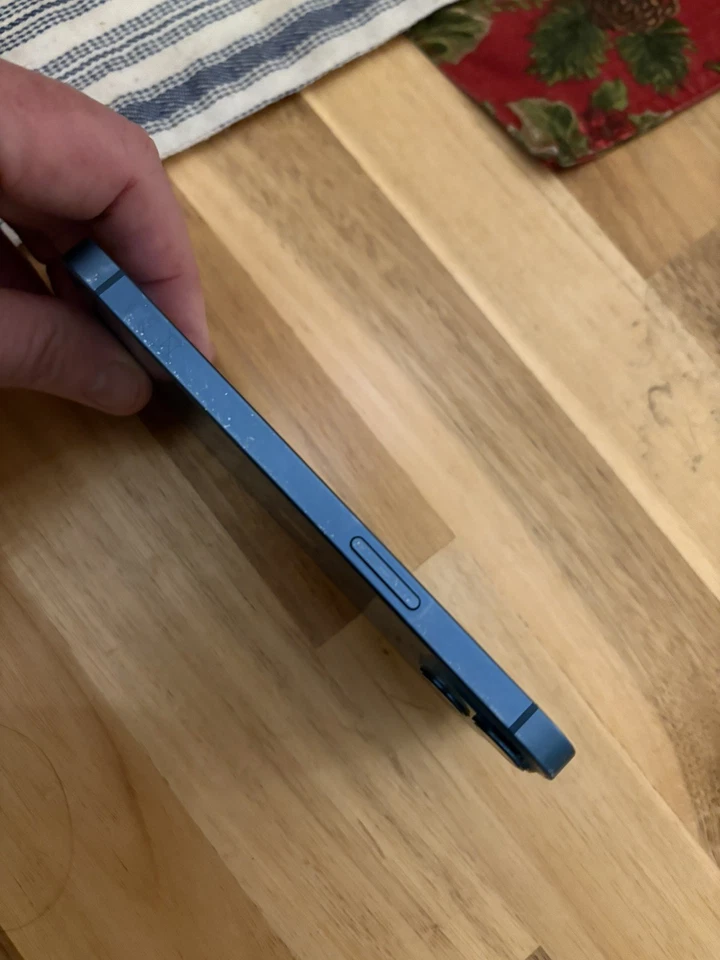 APPLE IPHONE 13 - 128GB 5G BLUE  - Image 3 of 4