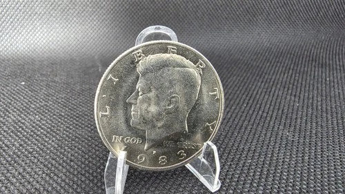 🔥1983 Kennedy Half Dollar Coins All Good Condition Circulated Lot of 80 Coins🔥