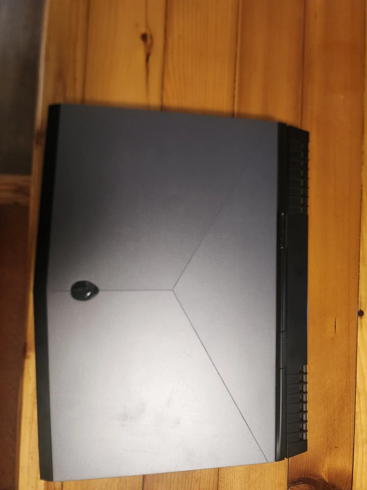 Laptop para juegos Dell Alienware 15 R3 i5-7300HQ 1 TB HDD 8 GB RAM GTX 1060 - Win 10 Foto 2 de 4