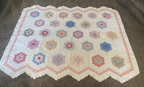 Vintage 1920-30s Hand Stitched Grandmothers Flower Garden Quilt 62x76  Scalloped