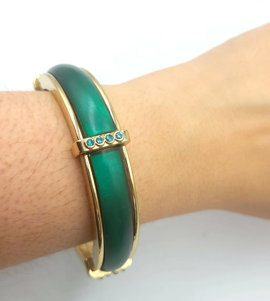 Pulsera elástica Coldwater Creek gruesa tono dorado verde estrás acrílico Foto 4 de 4