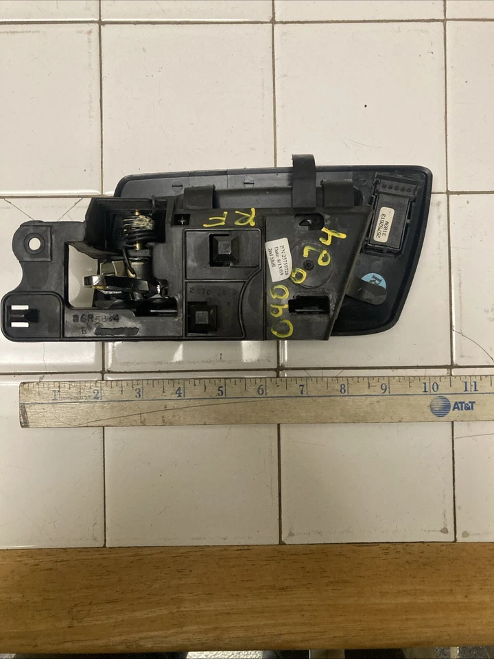 Cadillac CTS 2005-2007 OEM MANIJA DE PUERTA INTERIOR LADO DEL PASAJERO DELANTERO DERECHO Foto 2 de 3