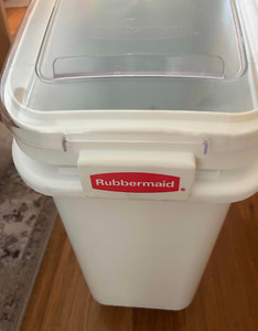 Rubbermaid Commercial Food Storage Bin - Wheeled