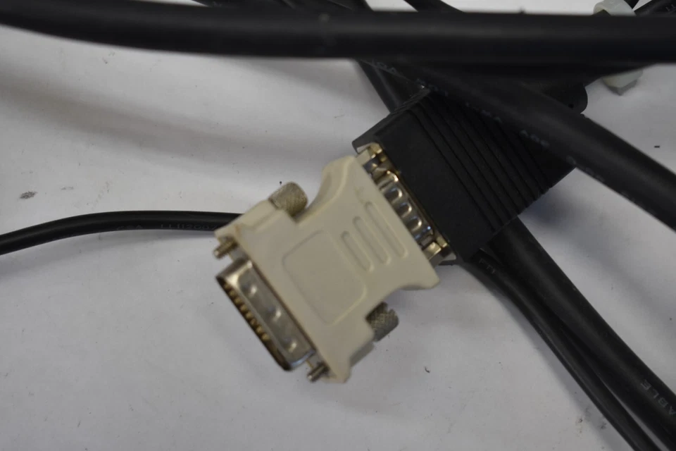 Divisor de conmutador de video matriz VGA StarTech 2x2 con cables y cables ST222MXA Foto 2 de 4