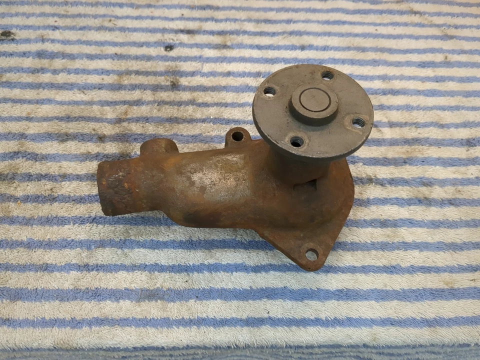 BOMBA DE AGUA STUDEBAKER EARLY CHAMPION SEIS 169 Y 185 1942-58 # 682630 Foto 2 de 4