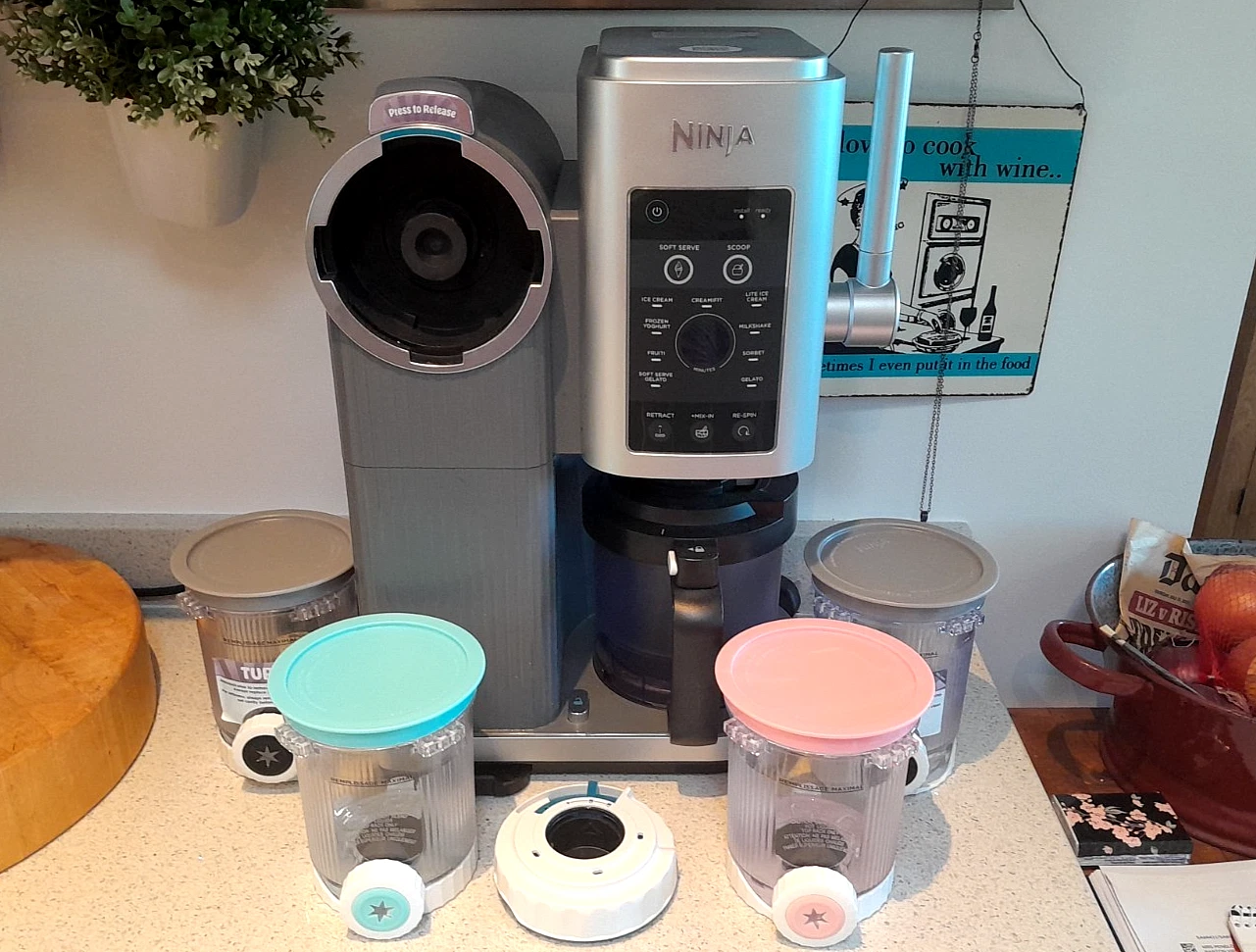 Ninja CREAMi Scoop & Swirl 13 in 1 Soft Serve & Ice Cream Maker Sorbet NC701UK
Opens in a new window