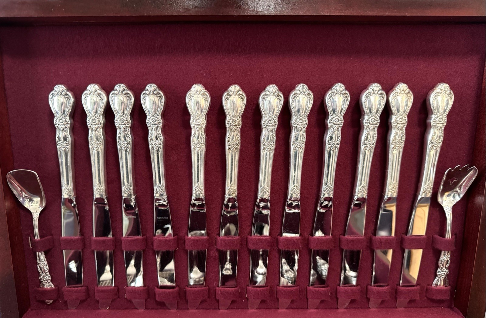 1847 Rogers Bros. Vintage 1953 Silver Plate Heritage 89-Pc Flatware Set for 12