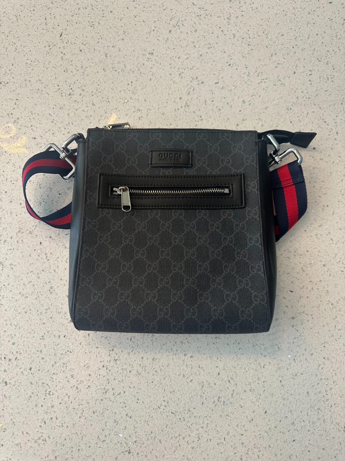 Sac bandoulière Gucci GG Supreme Messenger (lire)