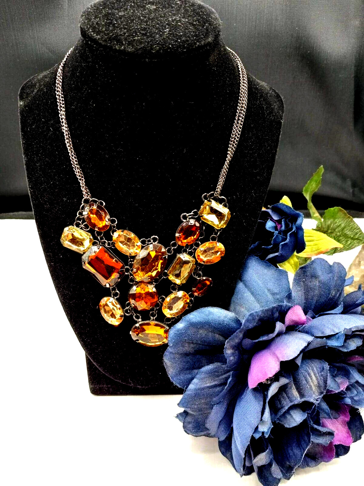 Annexed two tone crystal main image 1