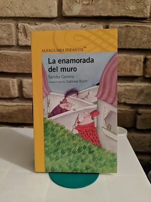 LA ENAMORADA DEL MURO Spanish Paperback Sandra Comino Children's Book 6+