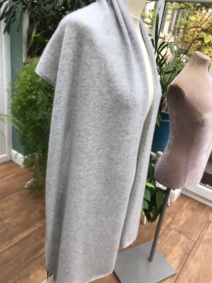 MARKS AND SPENCER LARGE CASHMERE SCARF. GREY. NEW WITH TAGS.RRP £79.00