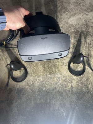 Oculus Rift S Black PC VR Headset with Controllers and Cable