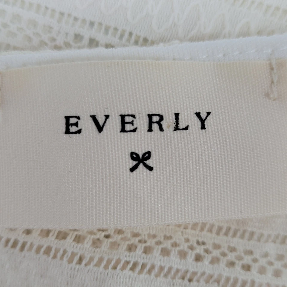 Regata Everly Marfim Floral Renda Semi Transparente Boho Praia Fabricada nos EUA Tamanho Médio M - Imagem 3 de 4