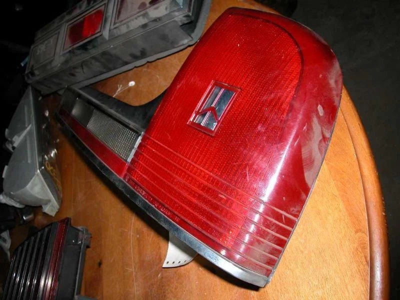 86 87 TEMPO RIGHT TAIL LIGHT LAMP LENS - Image 2 of 2