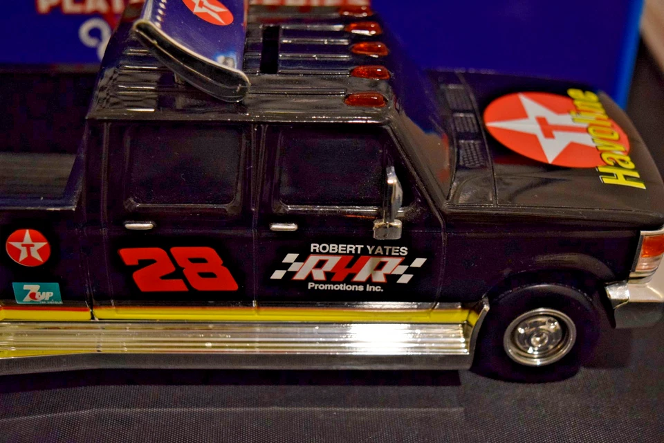 Banco Action Platinum Series Dale Jarrett #28 Texaco Havoline Dually 1:24 - Imagem 2 de 4