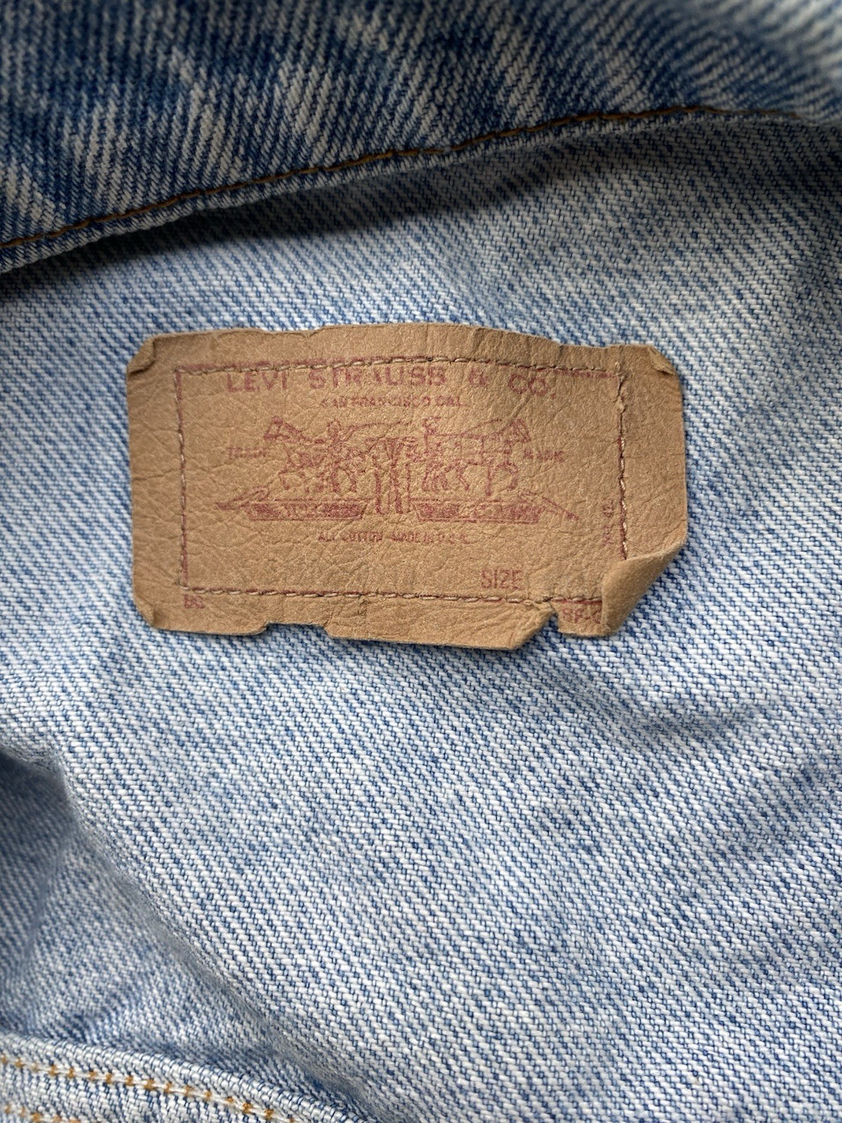 Levi’s Denim Jacket Size 42-Custom Embroidery On … - image 9