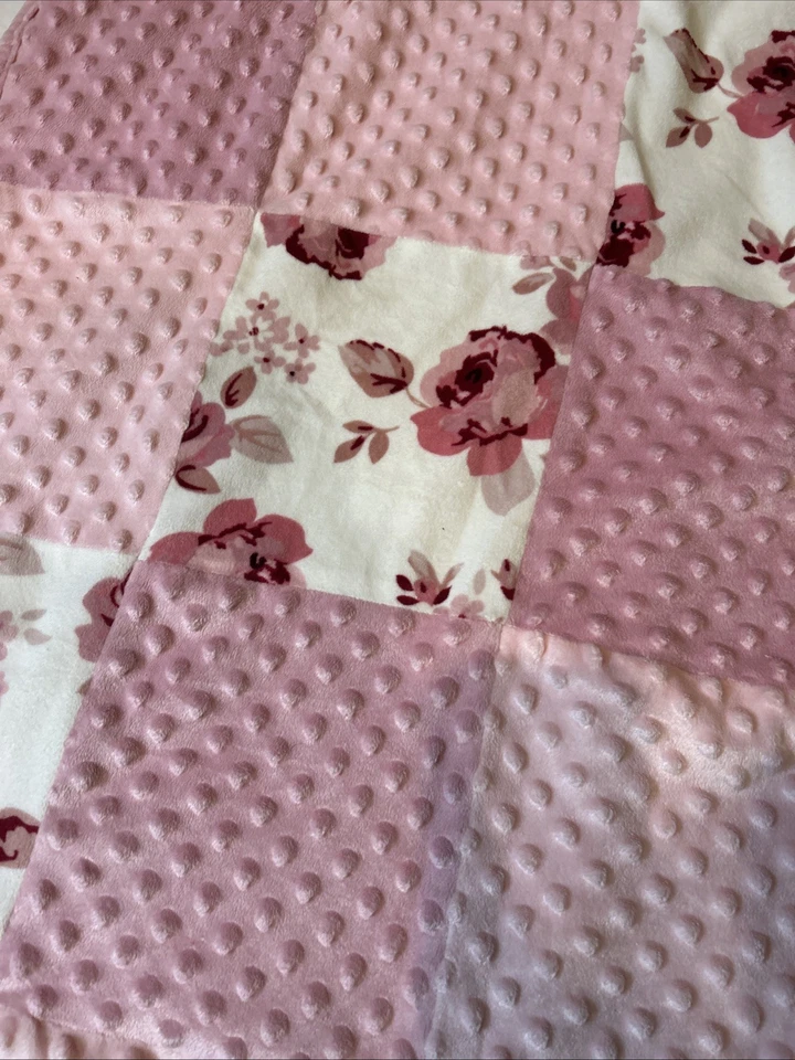 Modern Moments by Gerber Rosa Floral Patchwork Bebé Manta Sherpa Rosas y Lunares Foto 4 de 4