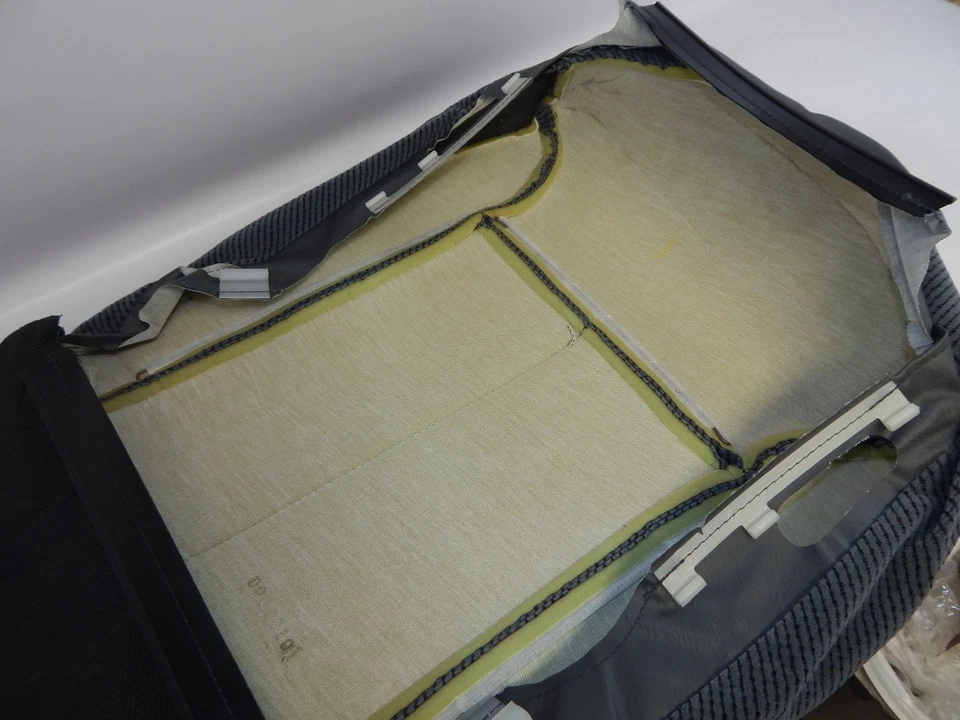 Nuevo conjunto de molduras de funda de cojín de asiento delantero derecho Isuzu Oasis 1995-1999 OEM Foto 4 de 4