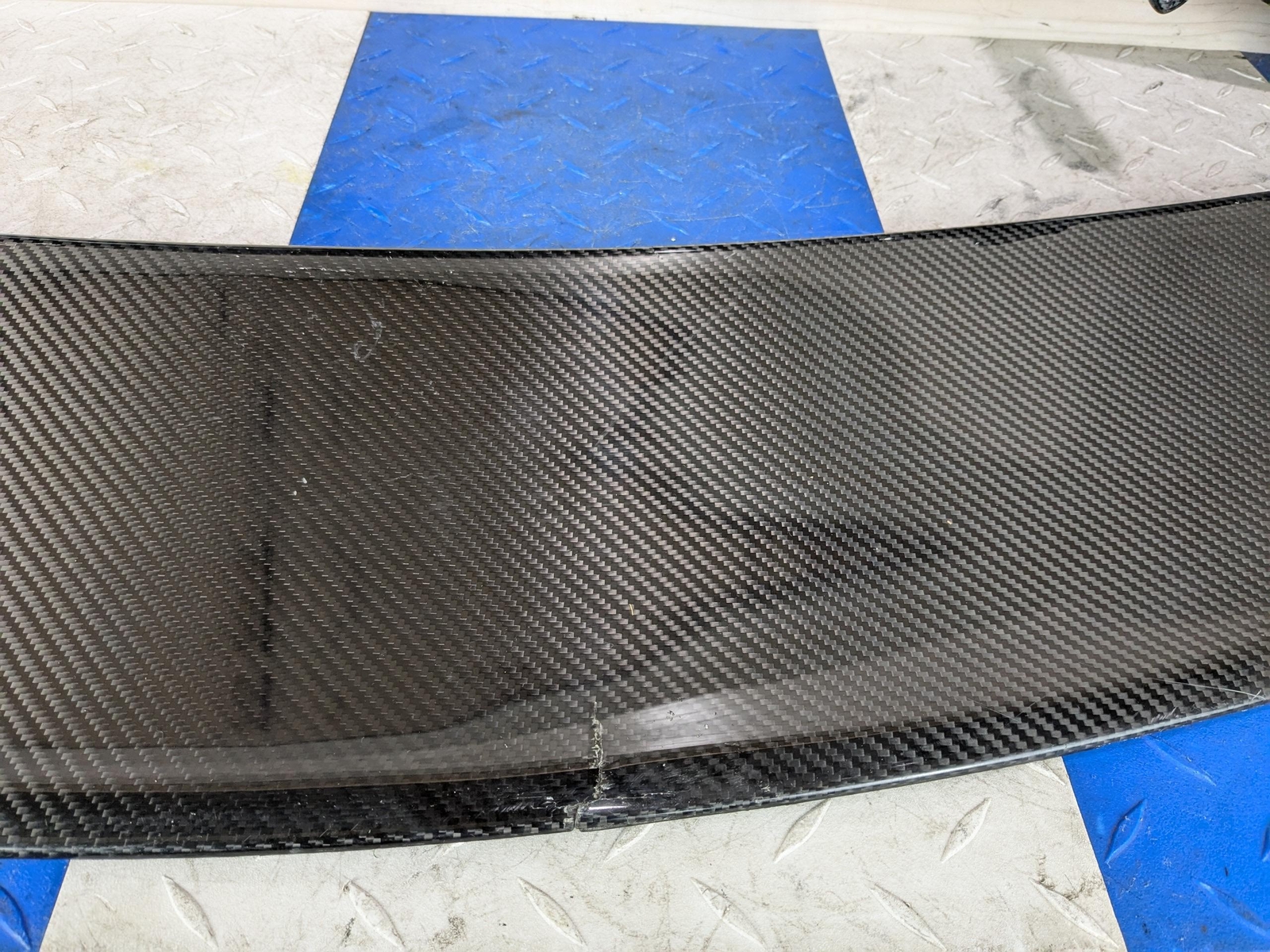 2018 Audi R8 Plus - Aftermarket Carbon Fiber Rear Spoiler DAMAGED CRACKED