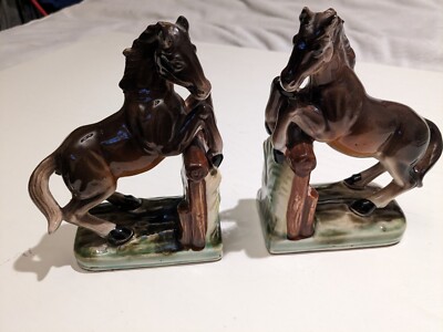 Paar Pferde springende Buchstützen Keramik Reitsport Vintage 16 cm hoch ohne Chips