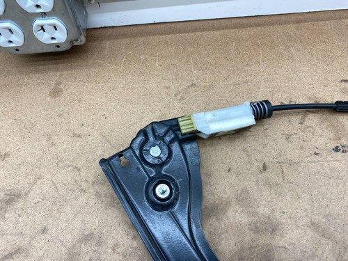 07-13 BMW E92 E93 3-SERIES LEFT DOOR WINDOW REGULATOR w/ MOTOR 335i 328i - Picture 7 of 18