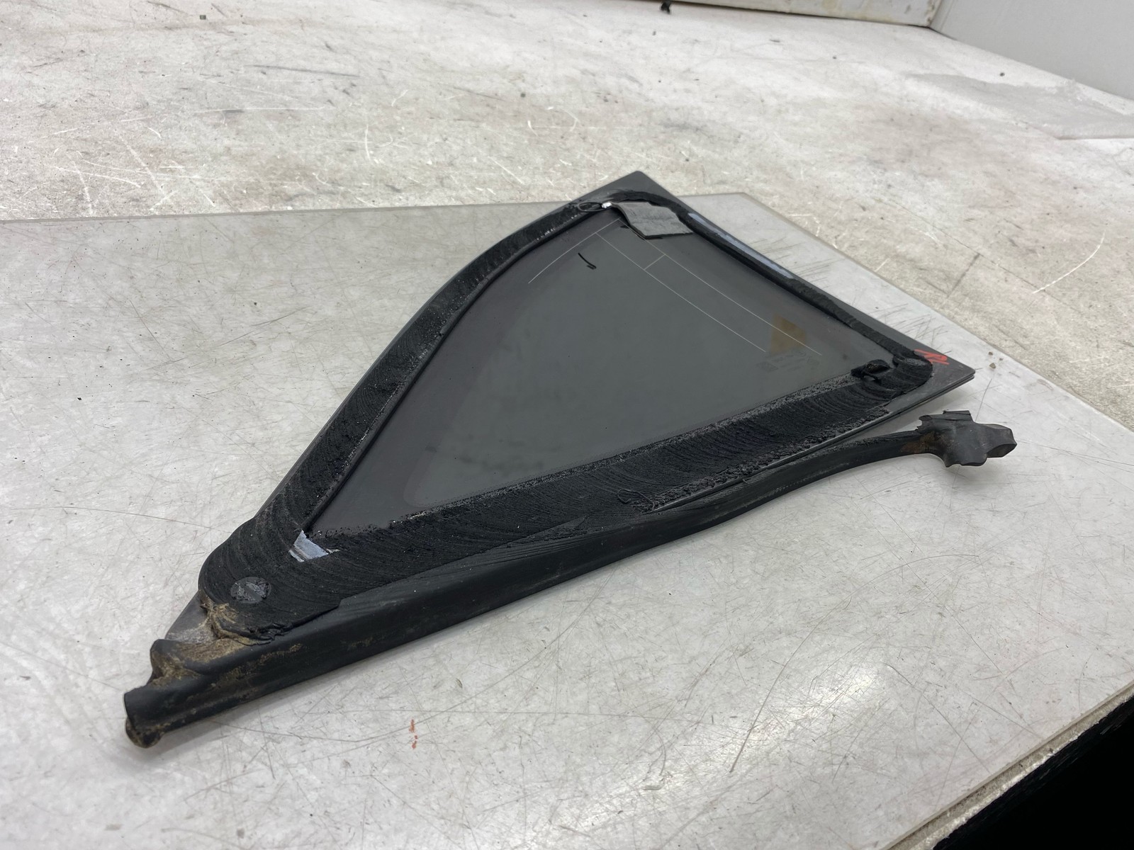 2020-2025 ASTON MARTIN DBX OEM LH LEFT REAR QUARTER PANEL GLASS WINDOW