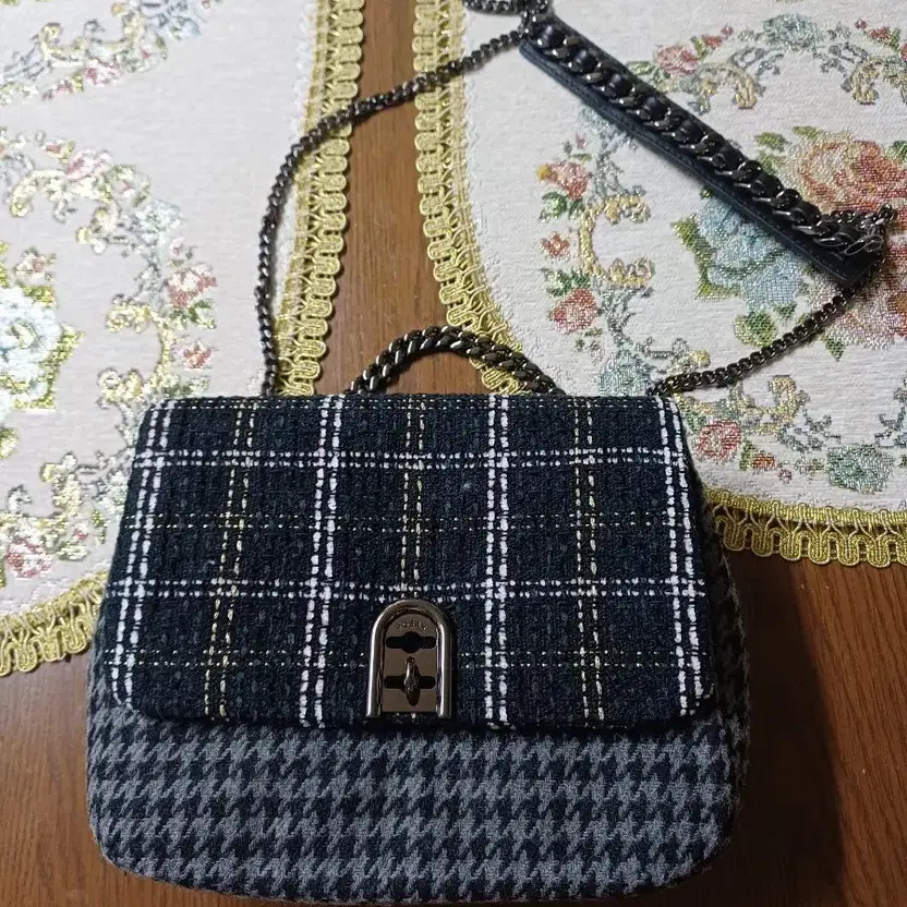 Rosakei Houndstooth Pattern Chain Shoulder Bag New - image 4