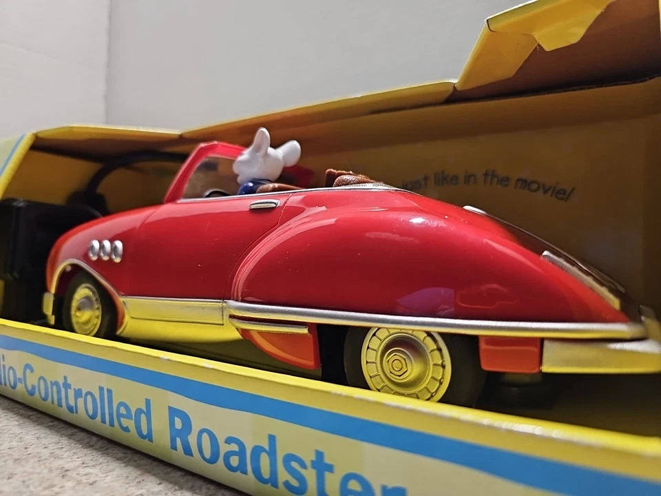 Vintage 1999 Radio Shack Stuart Little Radio-Controlled Roadster Limited Edition - Image 3 of 4