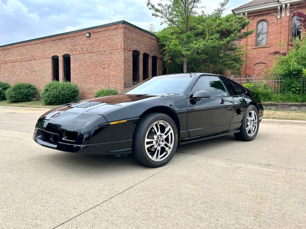 1988 Pontiac Fiero for sale in Fraser Michigan