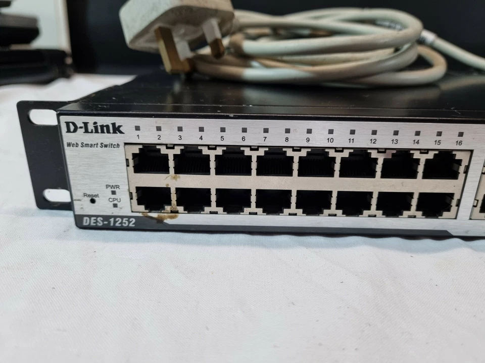 D-Link DES-1252-24 52 Port Gigabit Web Smart Switch + 2 GBIC Ports with Ears S&R - Image 4 of 4