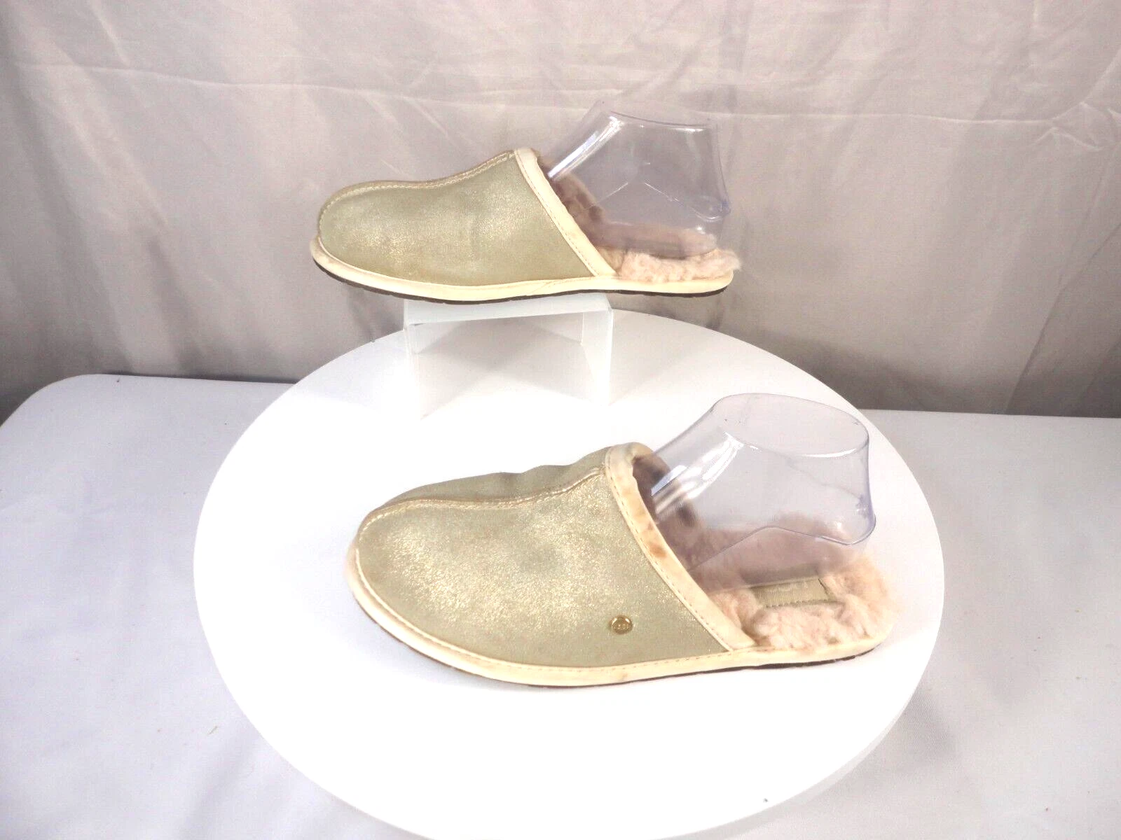 Pantofole metalliche argento UGG da donna taglia 8 scivoli argento shearling foderate a polsino