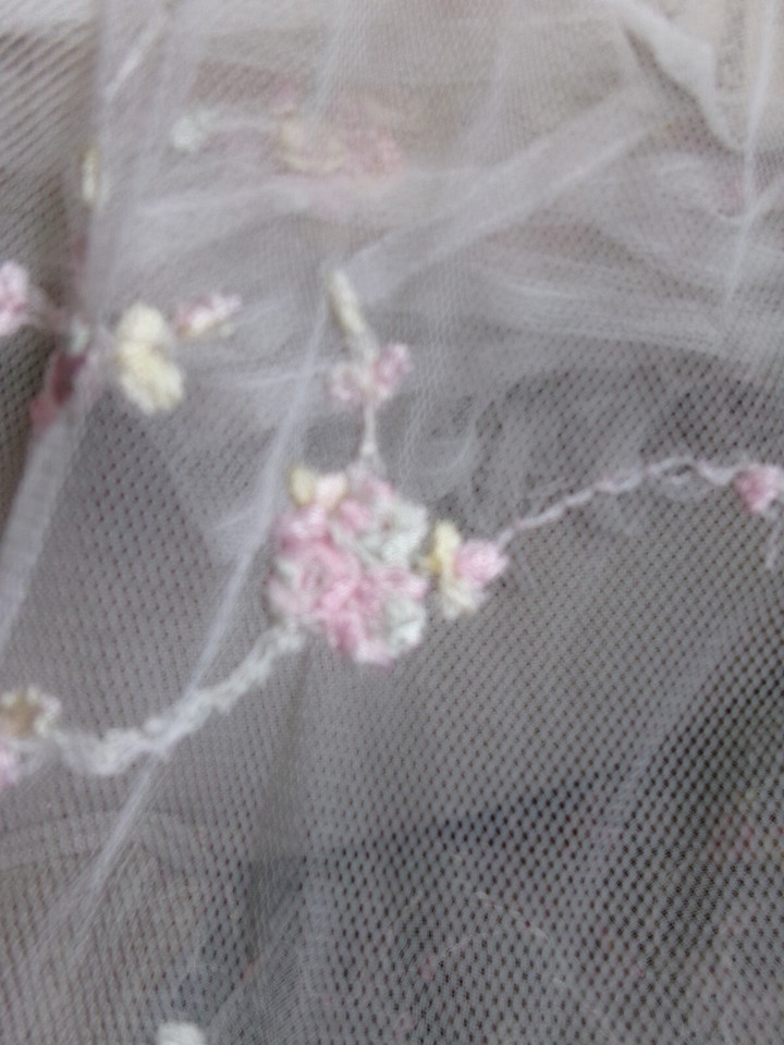 *Reduced* RARE 6 VINTAGE APRIL CORNELL EMBROIDERED NET LACE CURTAIN