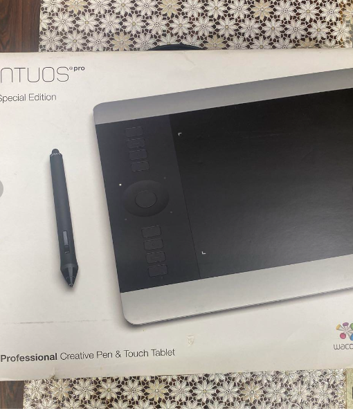 WACOM intuos PRO PTH-651 / S Medium Pen and Touch Tablet | eBay