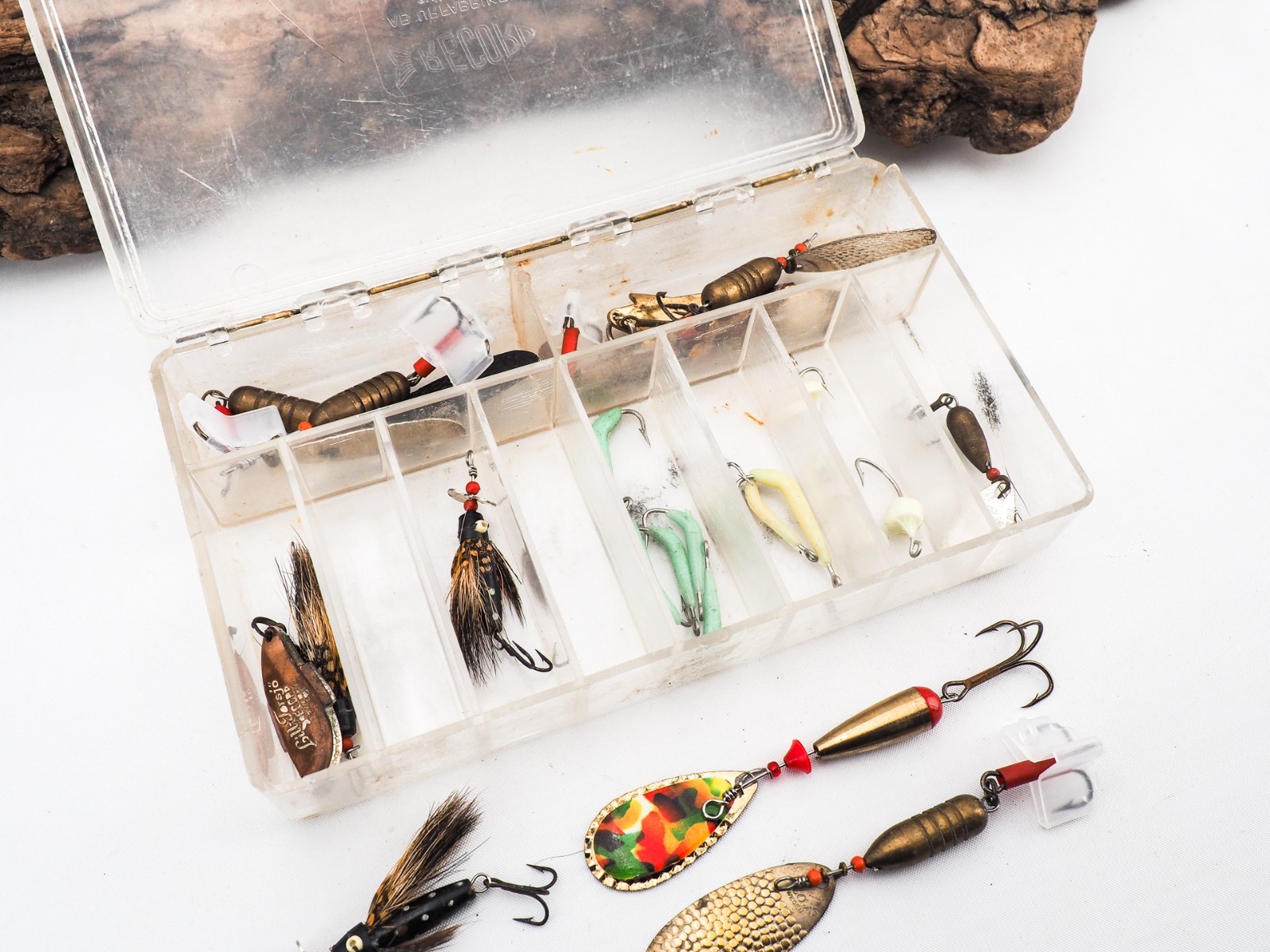 COLLECTION OF ORIGINAL ABU LURES IN ABU RECORD LURE BOX (SPINNERS/ SPOONS ETC) - Image 6