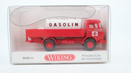 Wiking H0 043804 MB LP321 camión plataforma con depósito auxiliar "gasolina" rojo | Zustand: Gebraucht