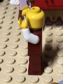 LEGO (8) Minifigures & Horse From 7946 King&rsquo;s Castle. Lion King, Dragon Knight
