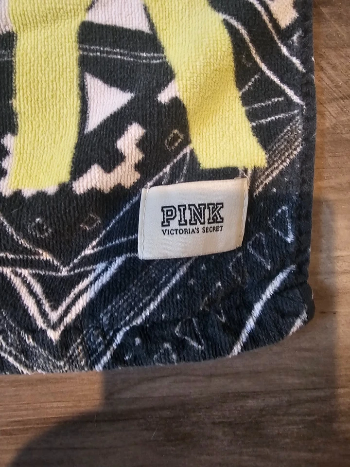 Toalla de playa de baño Victoria’s Secret rosa azteca tribal negro blanco amarillo algodón Foto 3 de 4