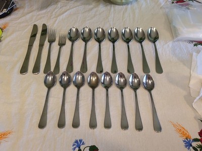 19 pcs SPLENDIDE CIRRUS 18/10 Stainless Knives, Salad & Dinner Forks, Soup & Tea