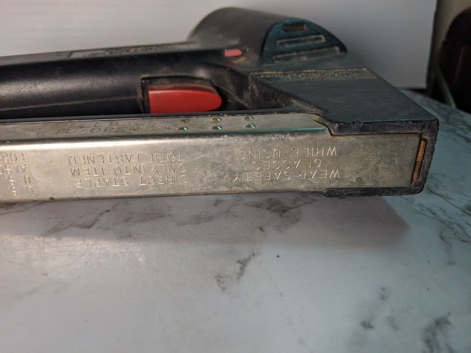 USED Ace 22087 Staple/Nail Gun With Stanley Staples TRA705TC WORKS