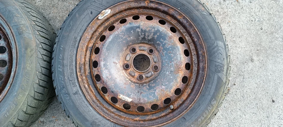 Ford Focus Winterreifen 205/55/R16 6,5x16 ET 50 Räder - Bild 3 von 4