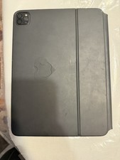 Apple iPad Pro 11" 2nd Gen 256GB Wi  Fi Gray MXDC2LL/A and apple magic Keyboard