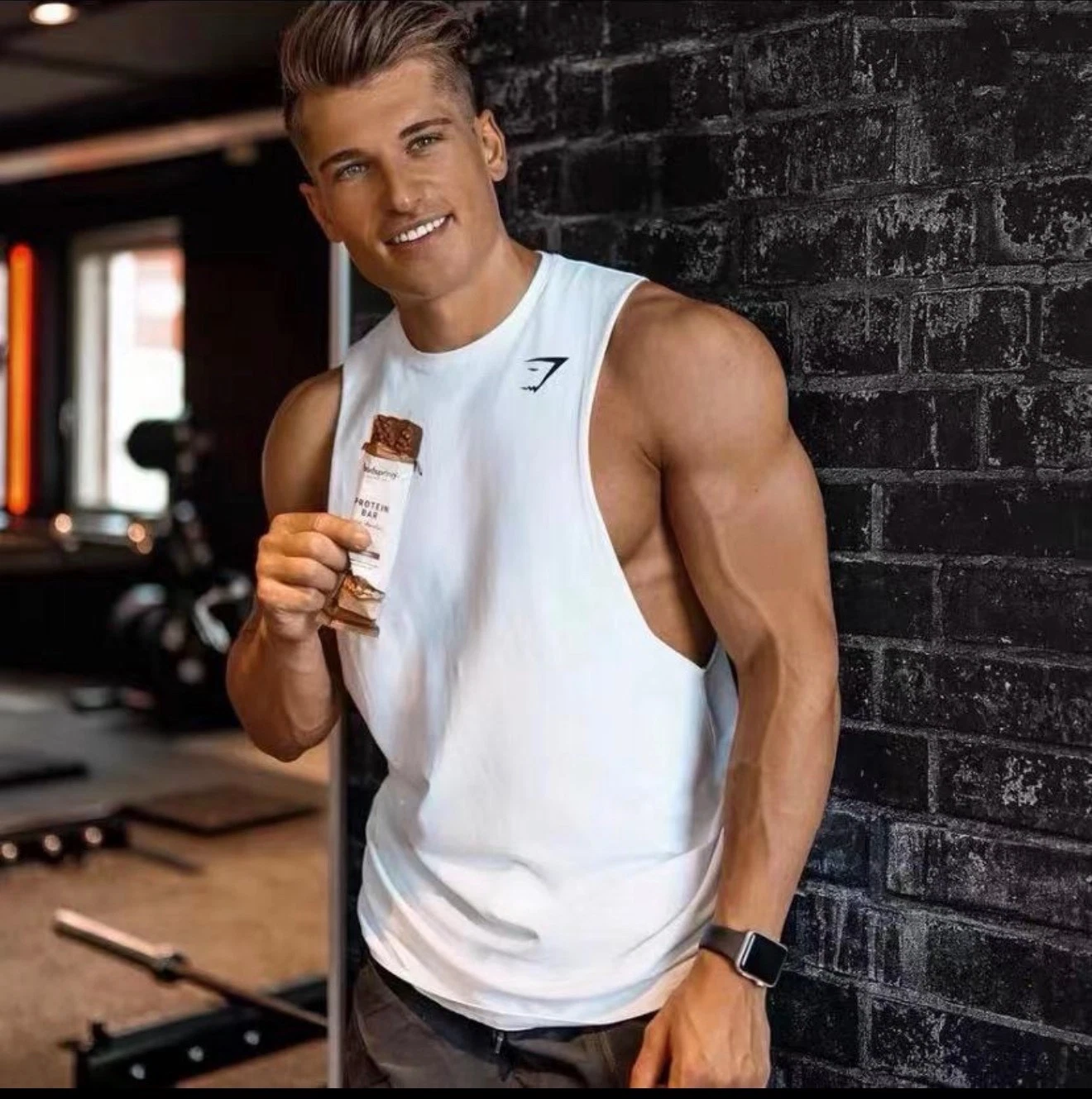 Gymshark Shirt Mens Adult Oversized White Casual Sleeveless Athletic Logo Gym