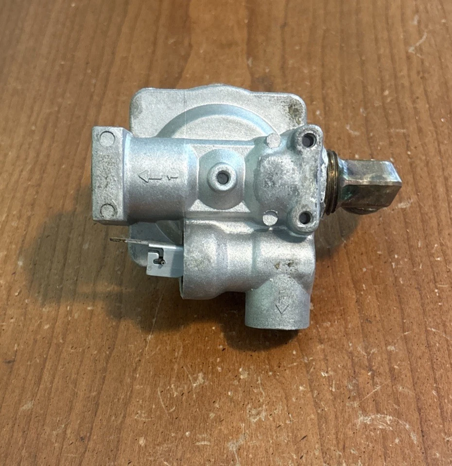 OEM Genuine Magic Chef Range Pressure Regulator Assembly, Part #7510P048-60 - Image 2 of 2