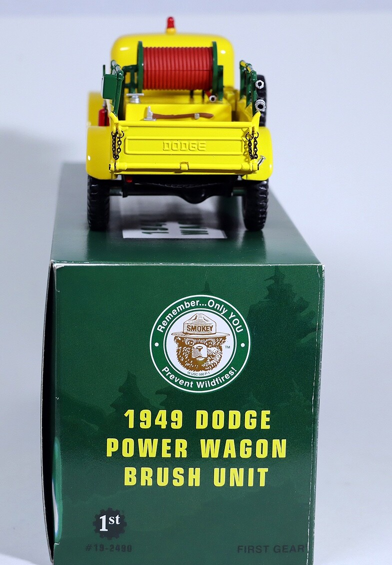20 FIRST GEAR 1/30 192490 Smokey The Bear Dodge Power Wagon Brush