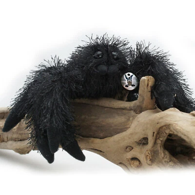 KUSCHELTIERE*BIZ Tarantel Plüschtier Spinne Schwarze Witwe Kuscheltier 20 cm THEKLA Plüschspinne