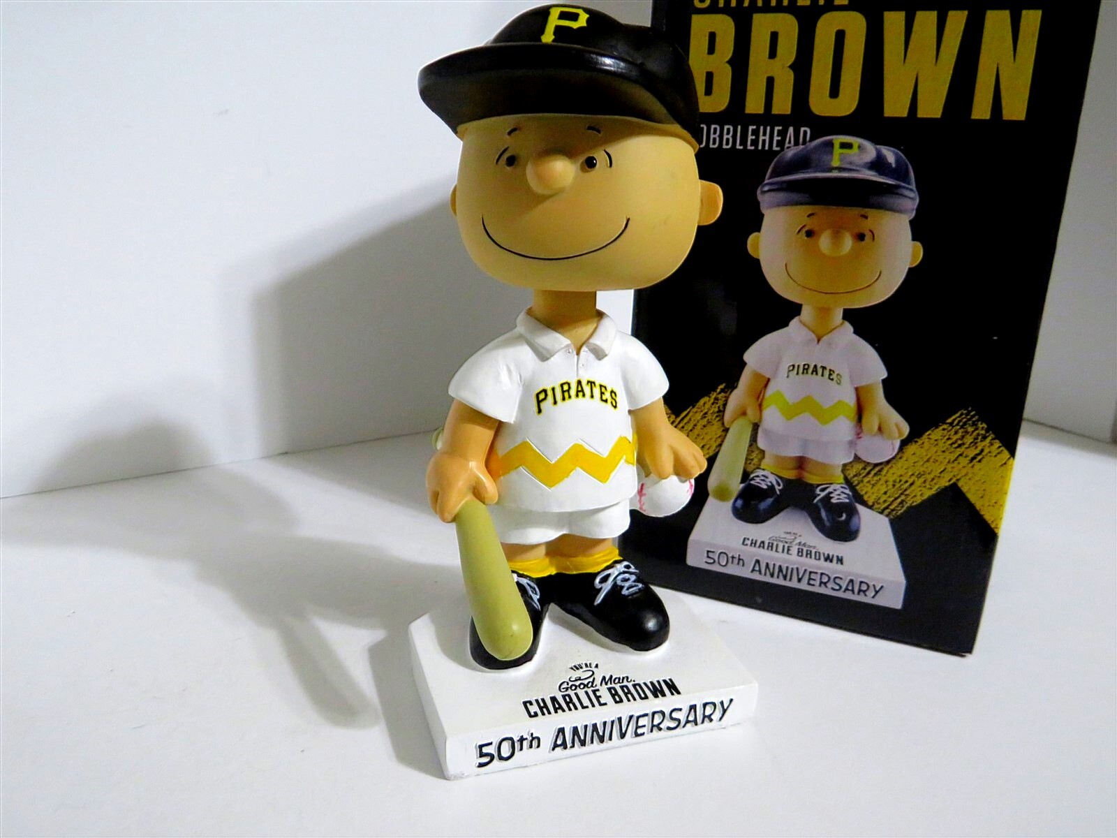 SNOOPY & CHARLIE BROWN PITTSBURGH PIRATES 2017 BOBBLEHEAD